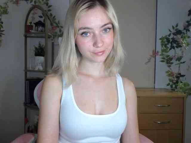 LuciaGlow webcam