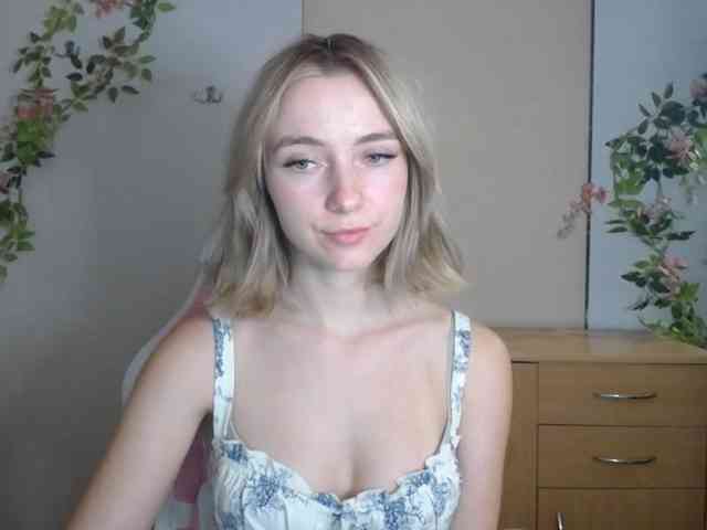 LuciaGlow webcam