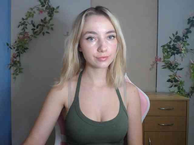 LuciaGlow webcam
