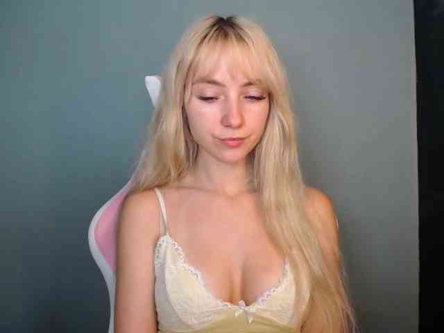 LuciaGlow webcam