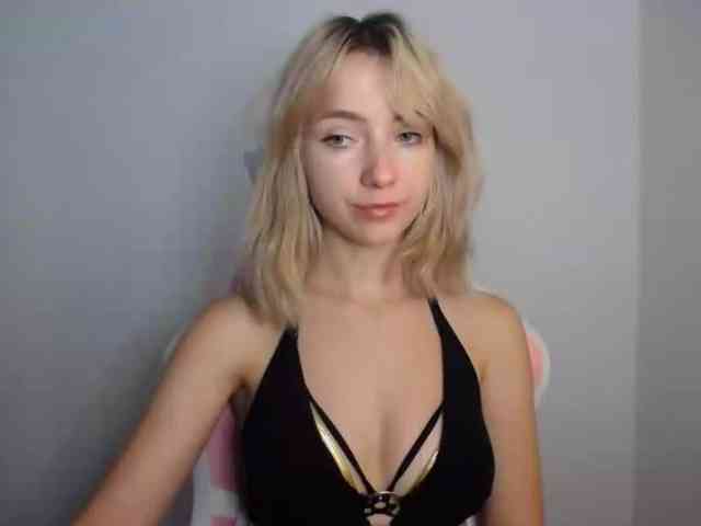 LuciaGlow webcam