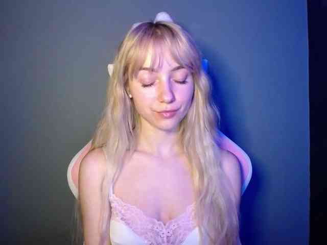 LuciaGlow webcam