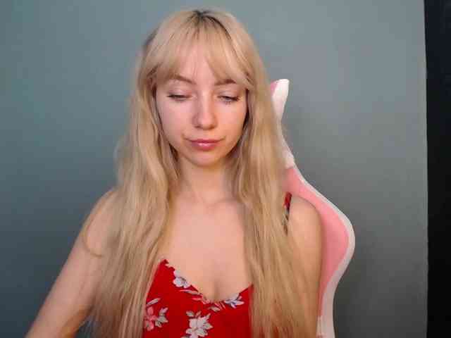 LuciaGlow webcam