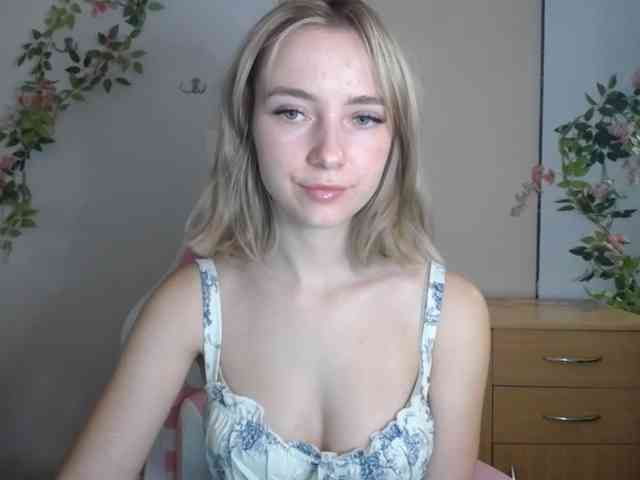 LuciaGlow webcam