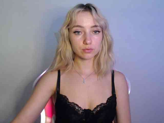 LuciaGlow webcam