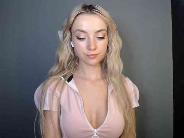 LuciaGlow webcam