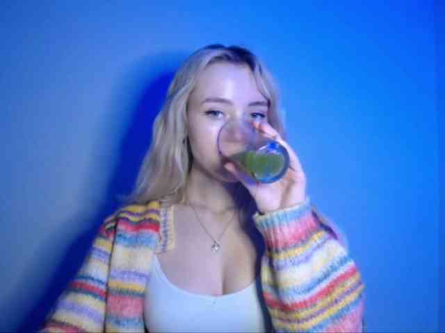 LuciaGlow webcam