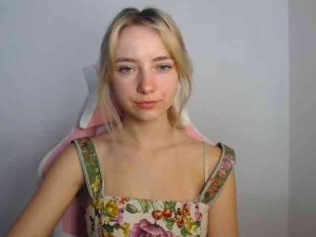 LuciaGlow webcam