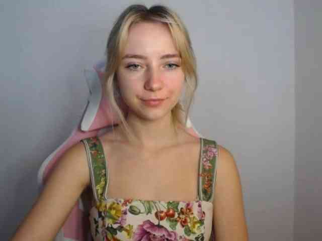 LuciaGlow webcam