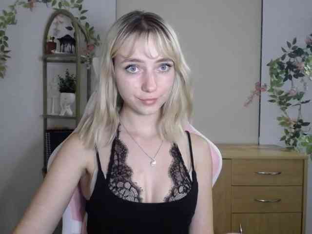 LuciaGlow webcam
