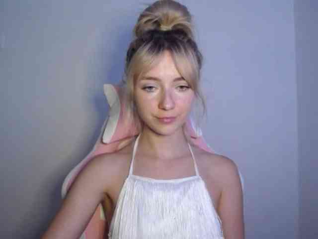 LuciaGlow webcam