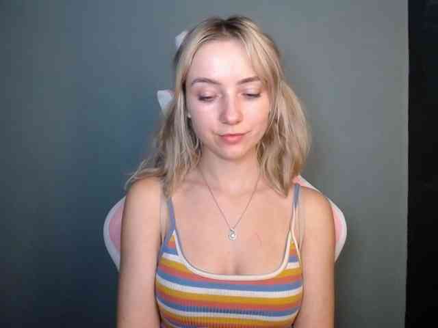 LuciaGlow webcam