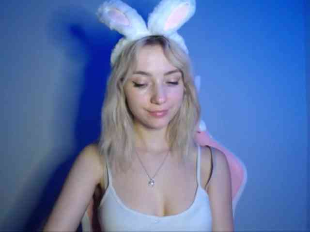 LuciaGlow webcam