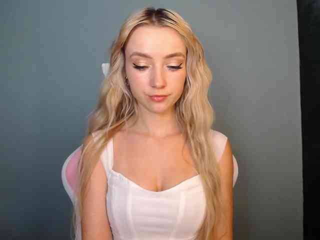 LuciaGlow webcam