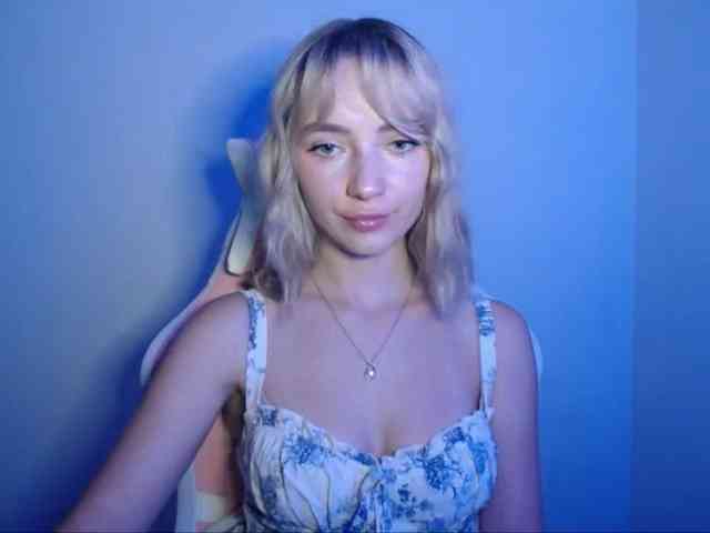 LuciaGlow webcam