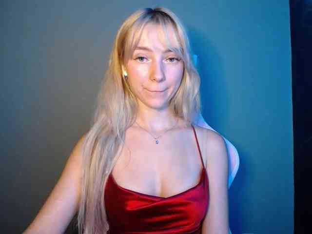 LuciaGlow webcam