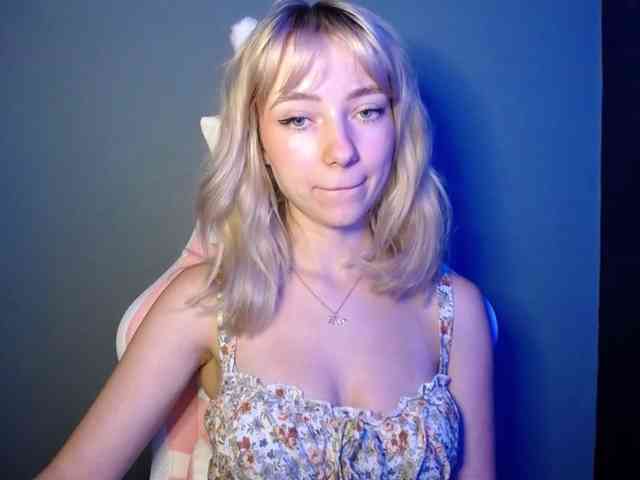 LuciaGlow webcam