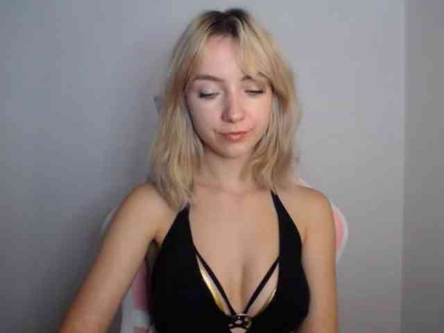 LuciaGlow webcam