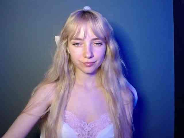 LuciaGlow webcam