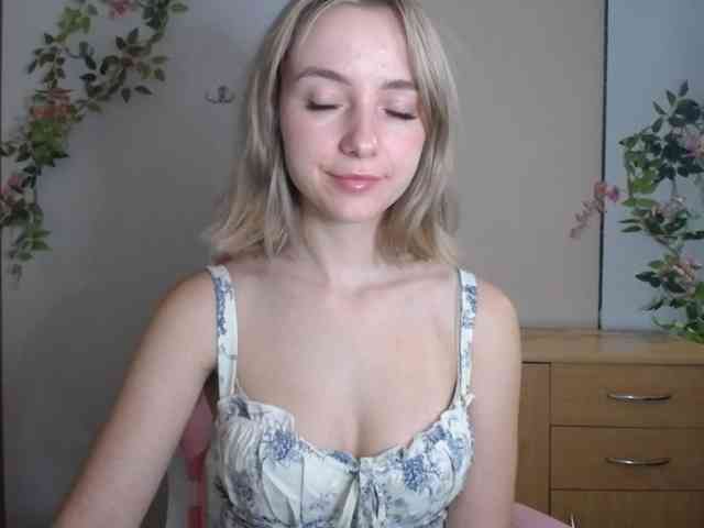 LuciaGlow webcam
