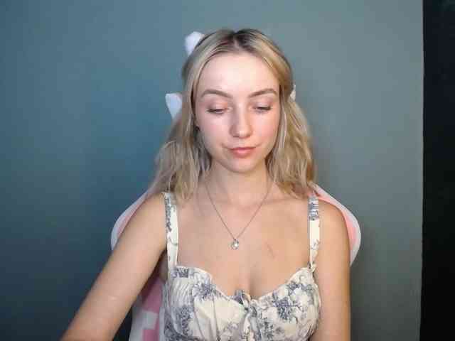 LuciaGlow webcam
