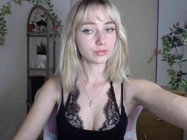 LuciaGlow webcam