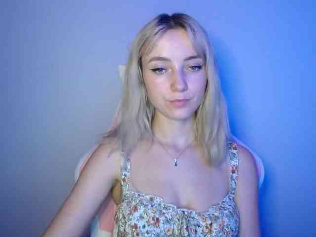LuciaGlow webcam