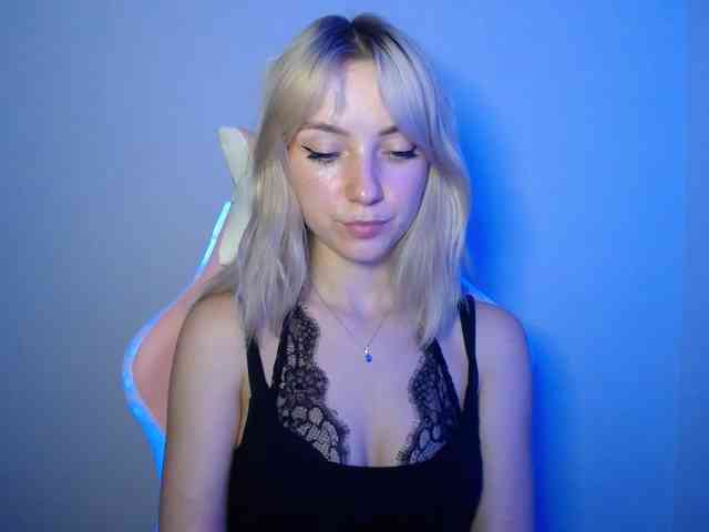 LuciaGlow webcam
