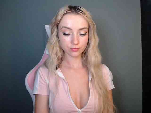 LuciaGlow webcam