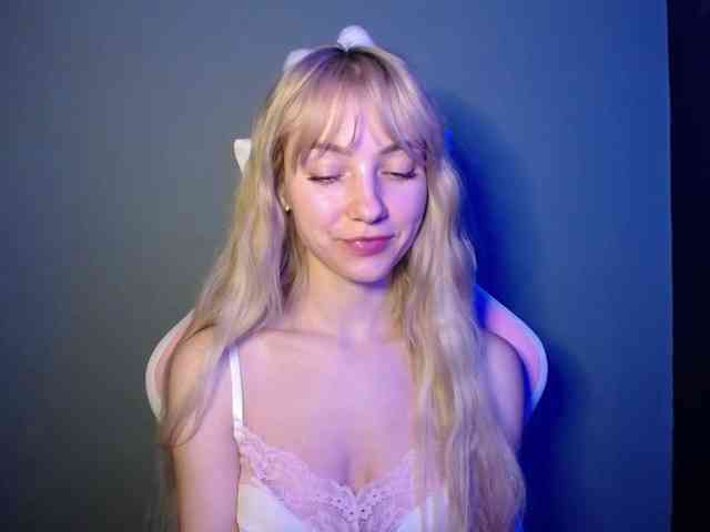 LuciaGlow webcam