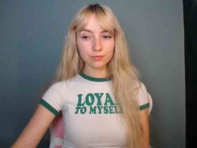 LuciaGlow webcam