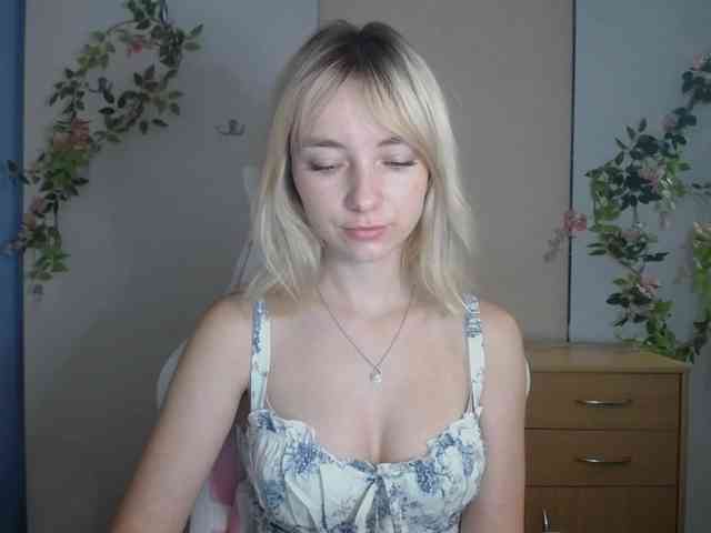 LuciaGlow webcam