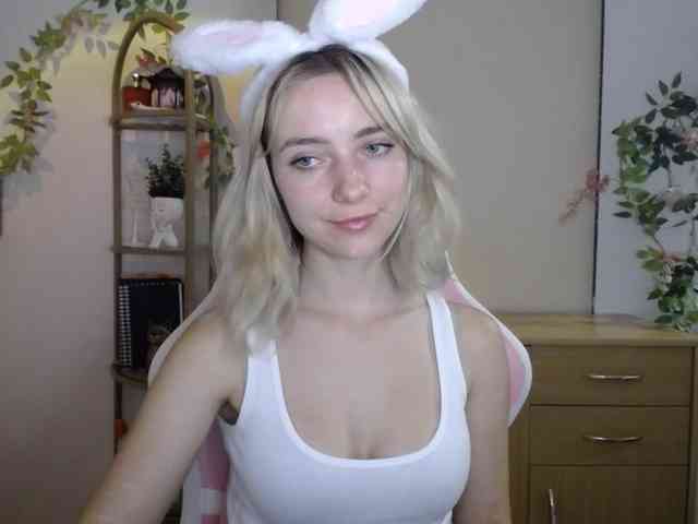 LuciaGlow webcam