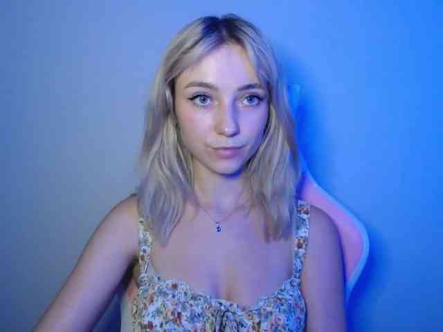 LuciaGlow webcam