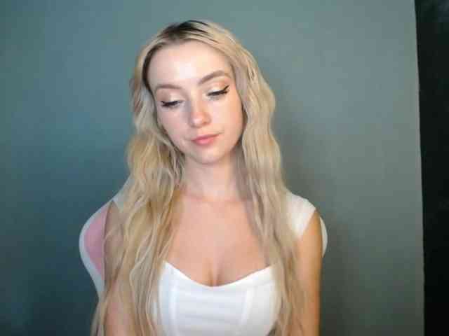 LuciaGlow webcam