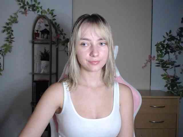 LuciaGlow webcam