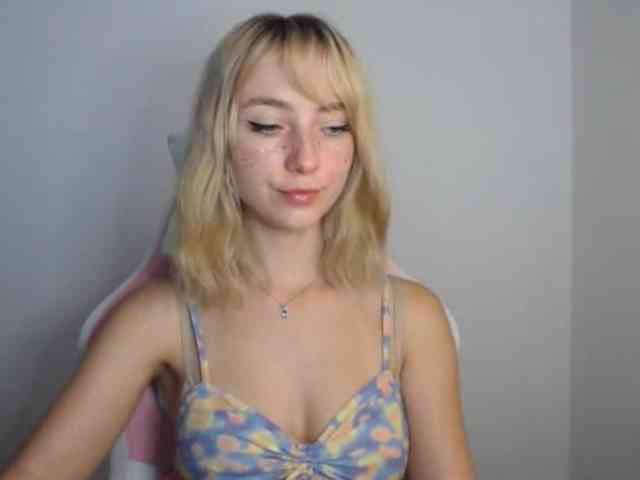 LuciaGlow webcam