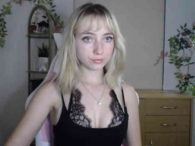 LuciaGlow webcam