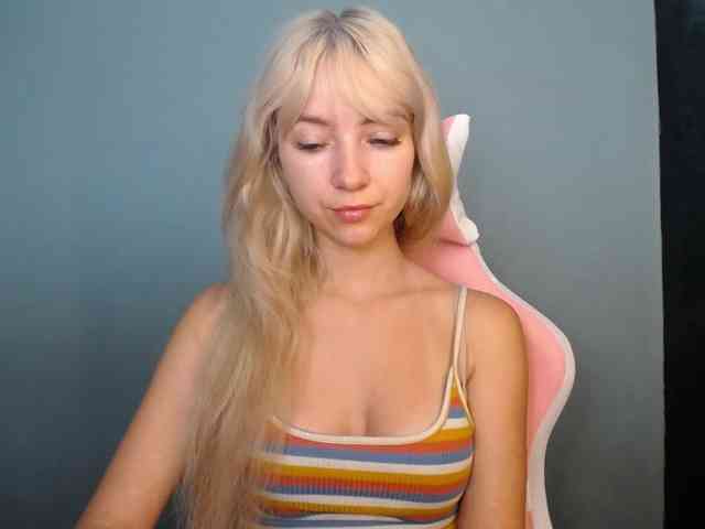 LuciaGlow webcam