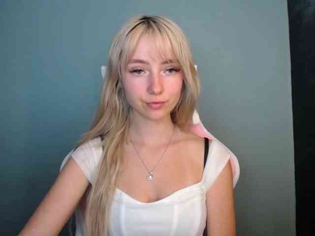 LuciaGlow webcam