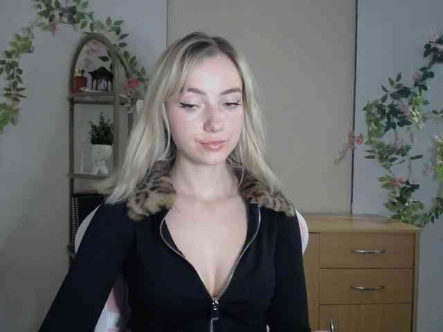 LuciaGlow webcam