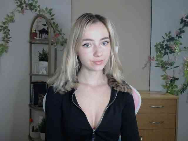 LuciaGlow webcam
