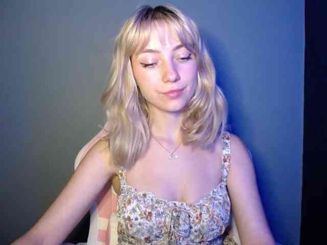LuciaGlow webcam