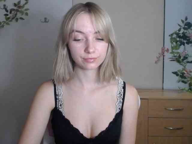 LuciaGlow webcam