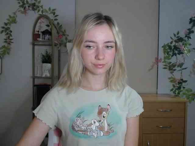 LuciaGlow webcam