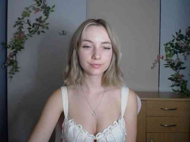 LuciaGlow webcam
