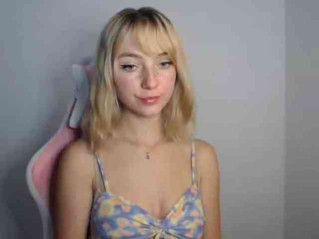 LuciaGlow webcam