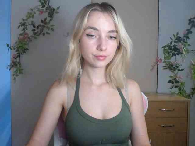 LuciaGlow webcam