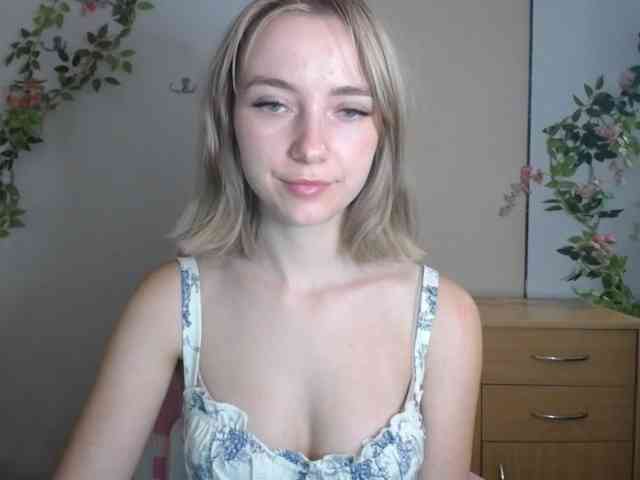 LuciaGlow webcam