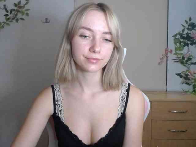 LuciaGlow webcam